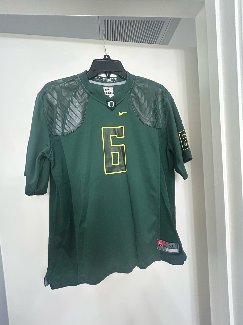Nike Men’s Oregon Ducks Football Jersey #6